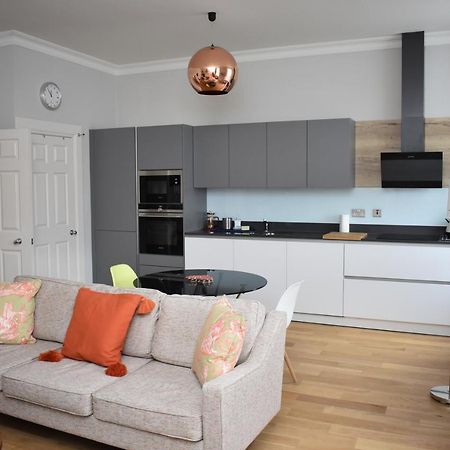 Bernard St - Bright And Spacious 1 Bed Apartment At The Shore! EDI Kültér fotó