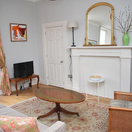 Bernard St - Bright And Spacious 1 Bed Apartment At The Shore! EDI Kültér fotó